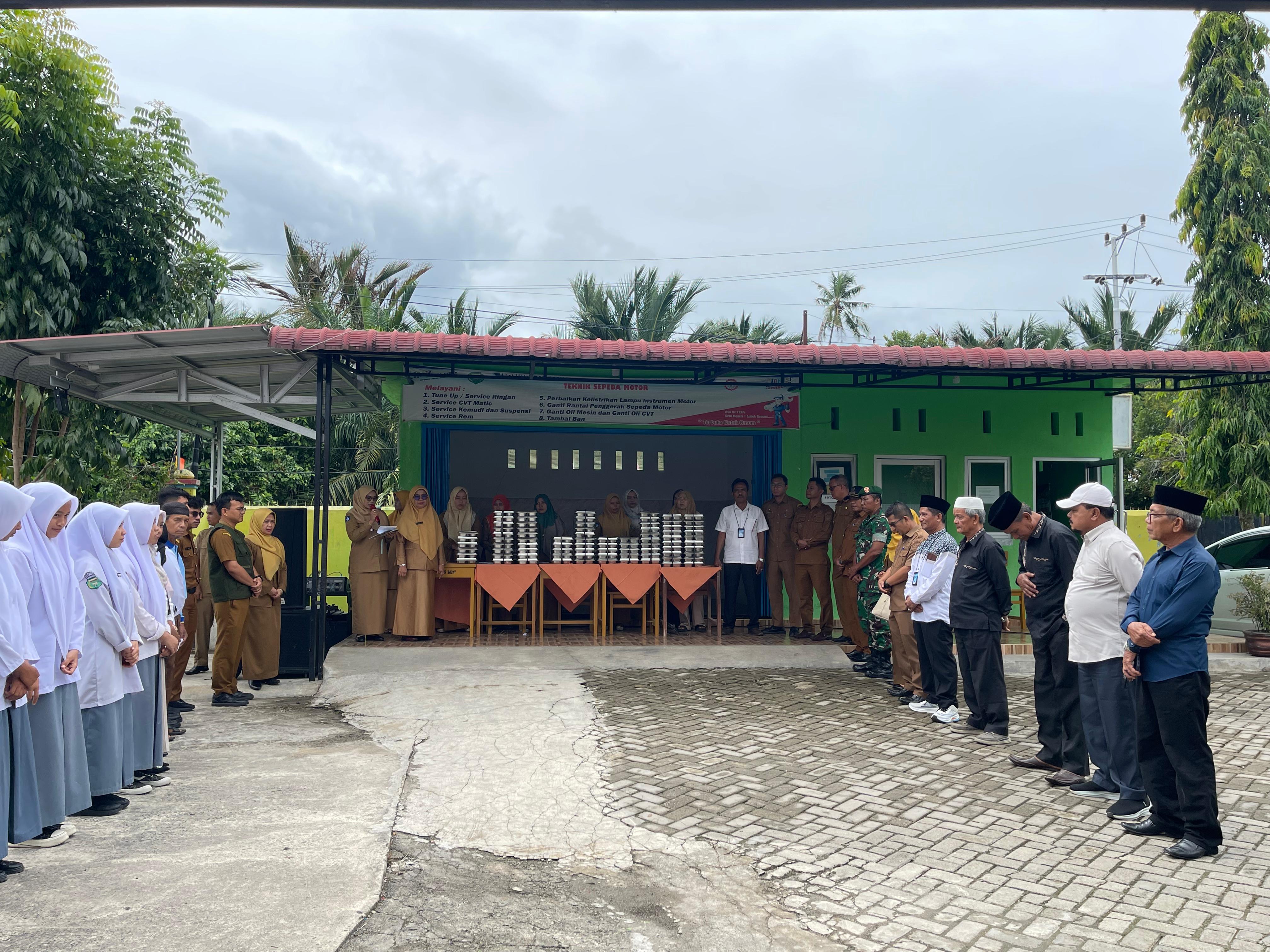 SMKN 1 Lubuk Basung Sukses Gelar Launching Makanan Bergizi Gratis (MBG)